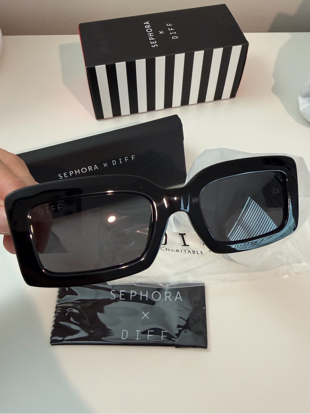 Diff Eyewear x Sephora Black Sunglasses with Black Case